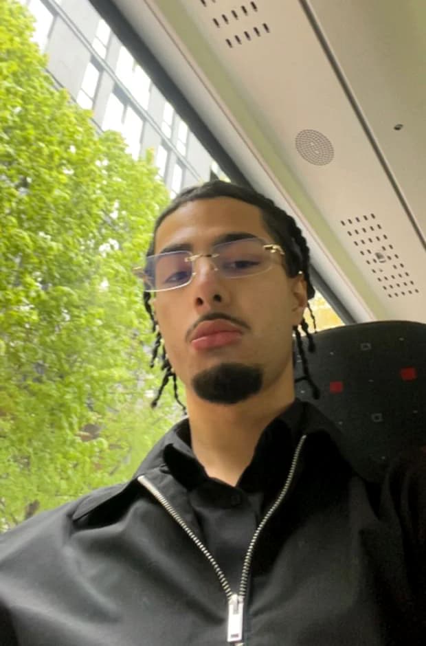 Rvsan taking the bus to work in Norway